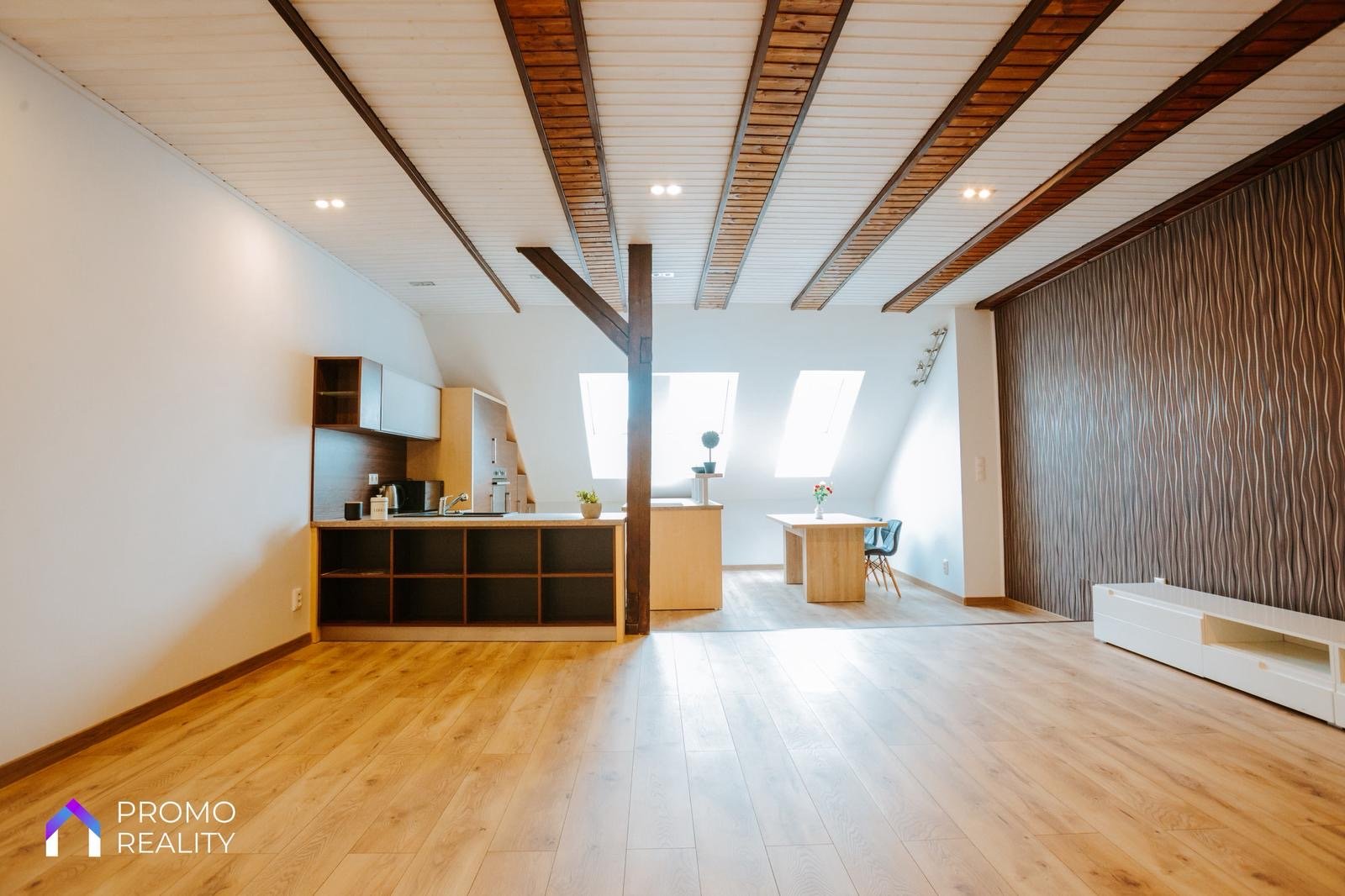 e74488f9 9888 43b0 8301 2be9bbd80b21